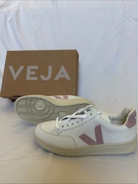 Veja Leather Sneakers wht/Light Pink Accents (V-12 Leather) NWT Sz 38